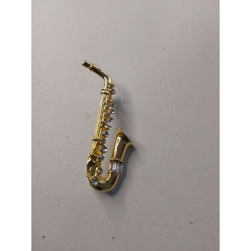 Elegant Gold Saxophone Brooch